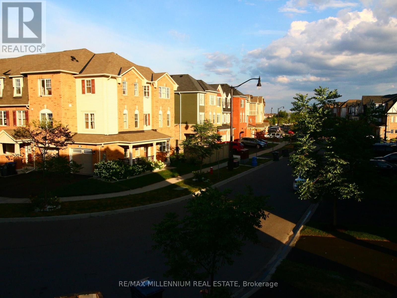 52 Vanhorne Close, Brampton, Ontario  L7A 0X8 - Photo 6 - W12538486