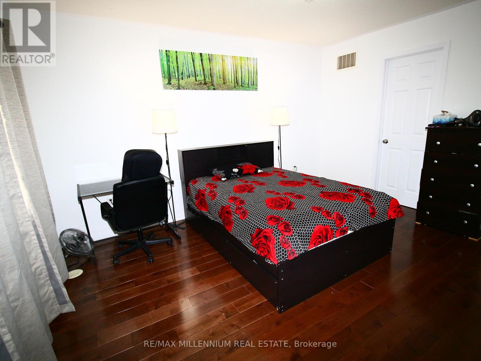 52 Vanhorne Close, Brampton, Ontario  L7A 0X8 - Photo 8 - W12538486