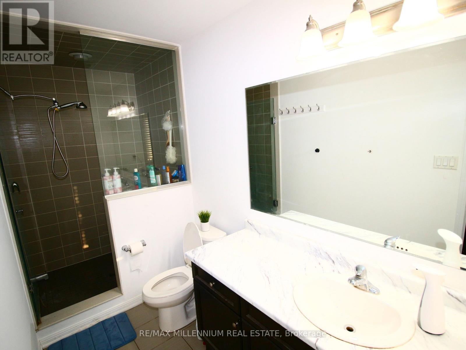 52 Vanhorne Close, Brampton, Ontario  L7A 0X8 - Photo 9 - W12538486