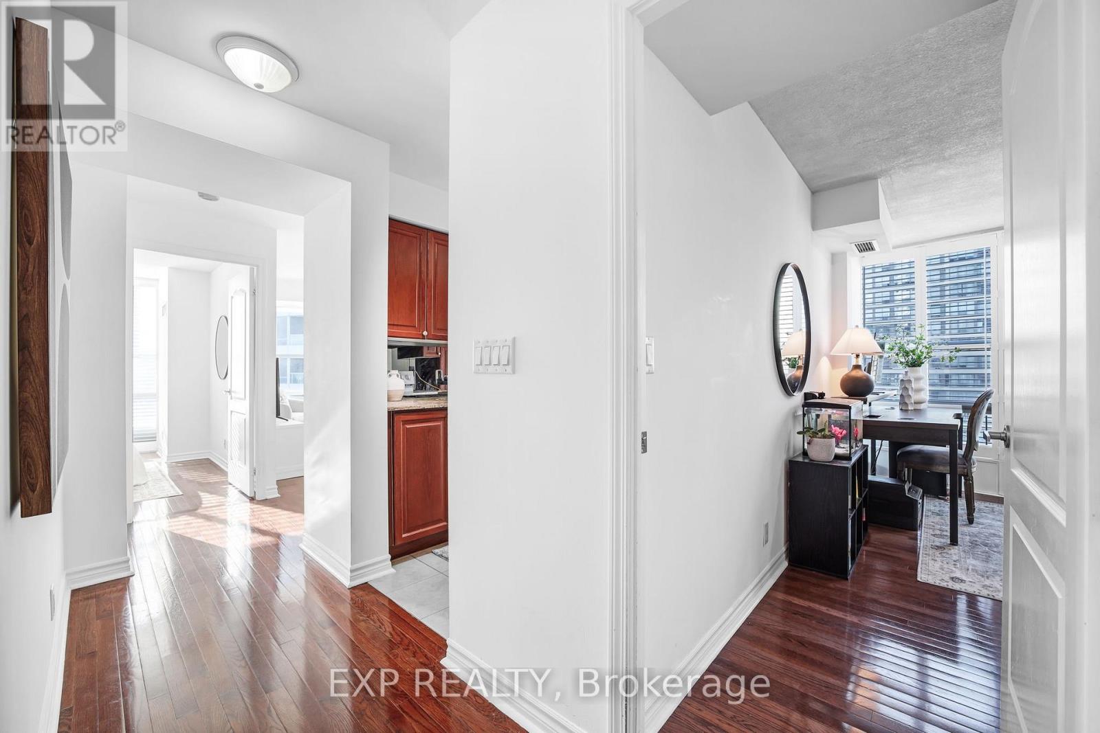 1005 - 1 Elm Drive W, Mississauga, Ontario  L5B 4M1 - Photo 4 - W12538502