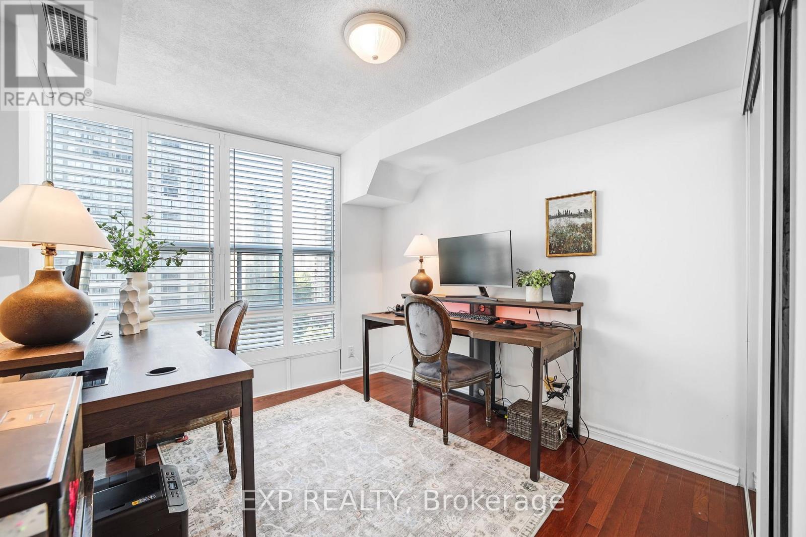 1005 - 1 Elm Drive W, Mississauga, Ontario  L5B 4M1 - Photo 5 - W12538502