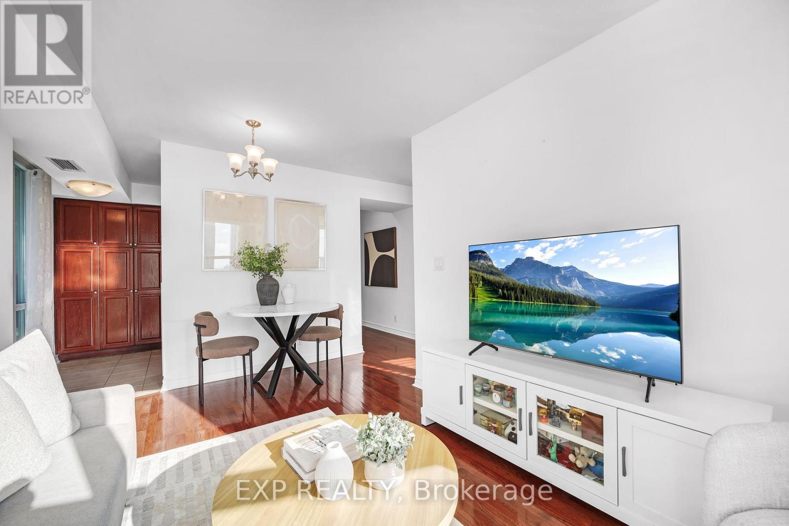 1005 - 1 Elm Drive W, Mississauga, Ontario  L5B 4M1 - Photo 8 - W12538502