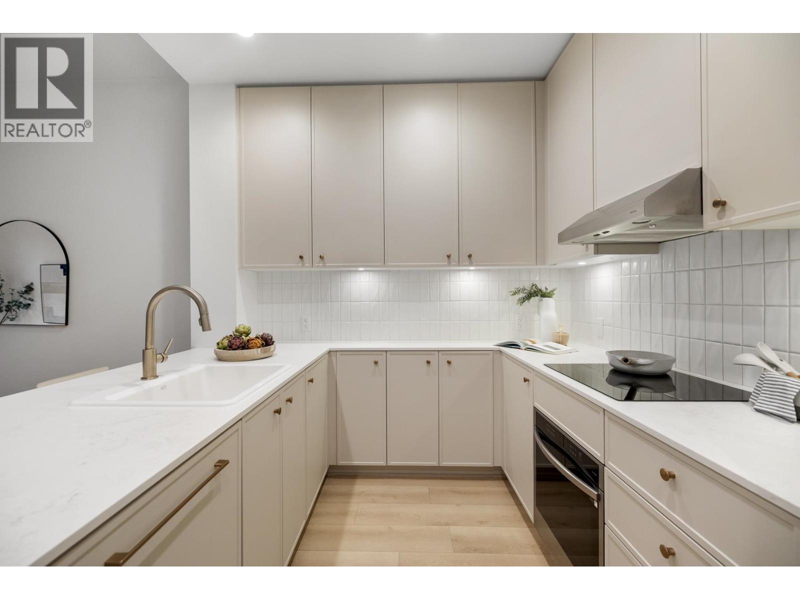 109 708 Edgar Avenue, Coquitlam, British Columbia  V3K 2J4 - Photo 1 - R3066781