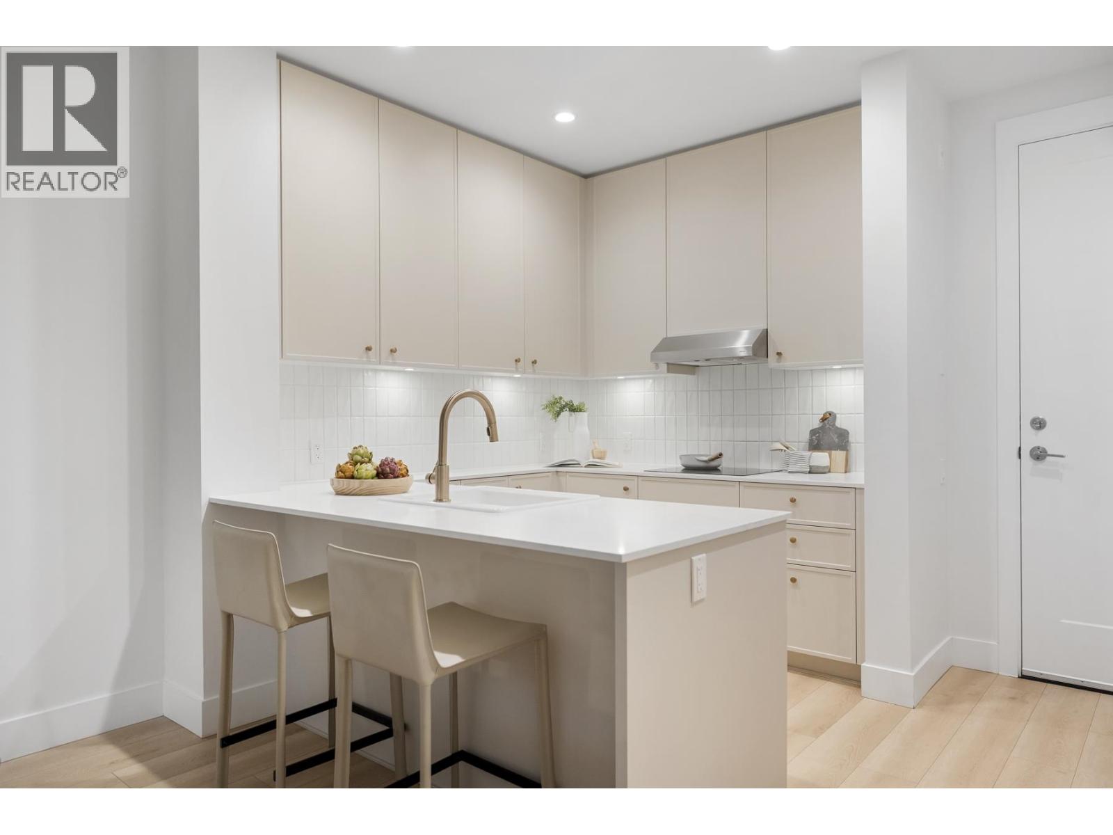 109 708 Edgar Avenue, Coquitlam, British Columbia  V3K 2J4 - Photo 2 - R3066781