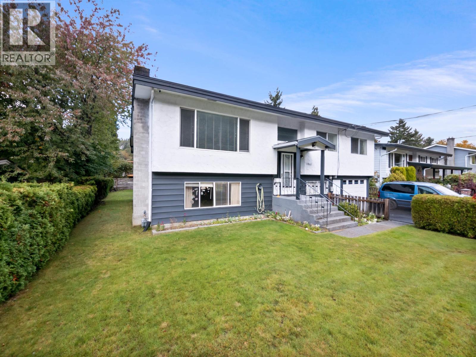38143 HEMLOCK AVENUE, Squamish, British Columbia