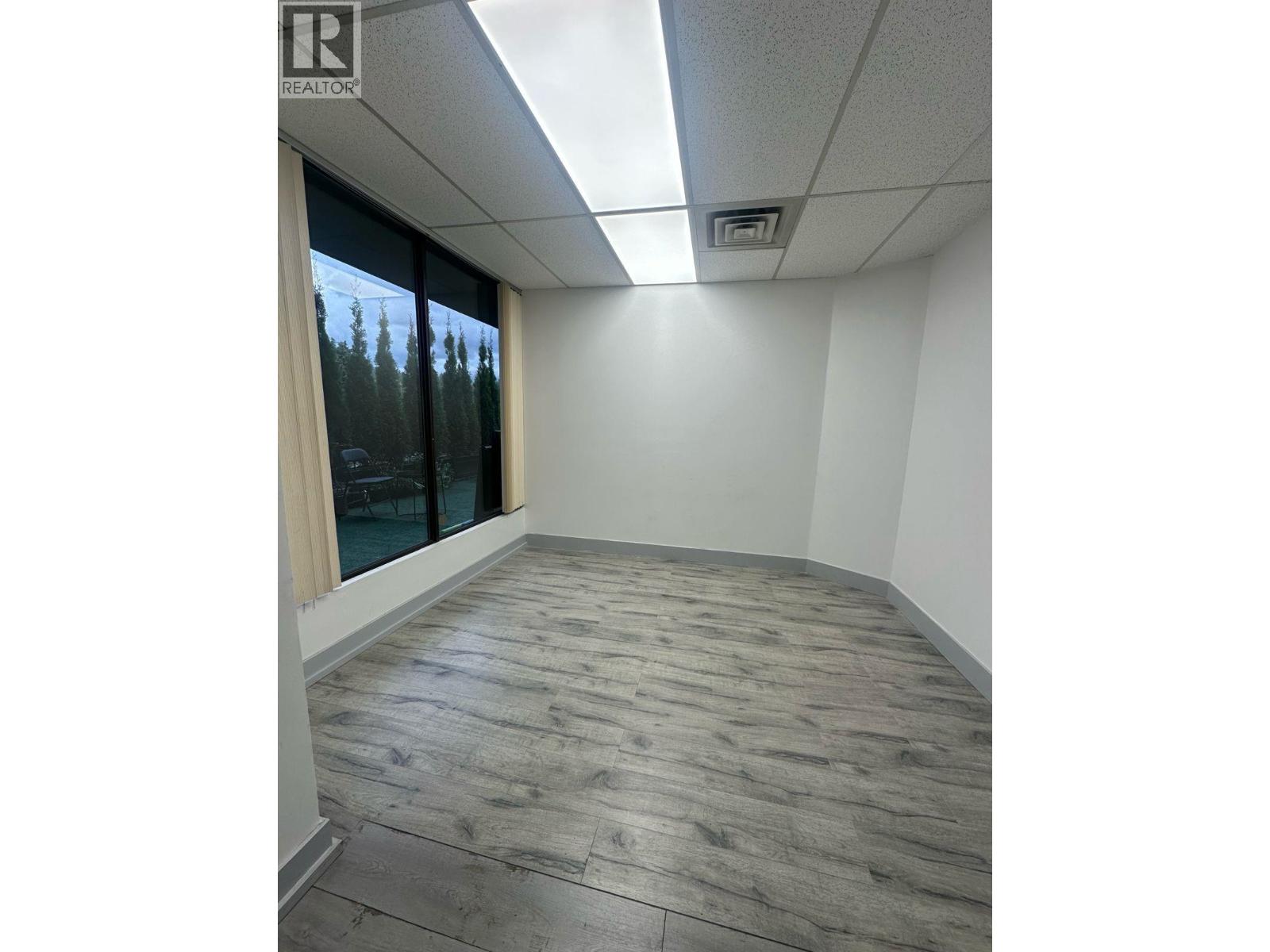 303 126 E 15th Street, North Vancouver, British Columbia  V7L 2P9 - Photo 3 - C8073716