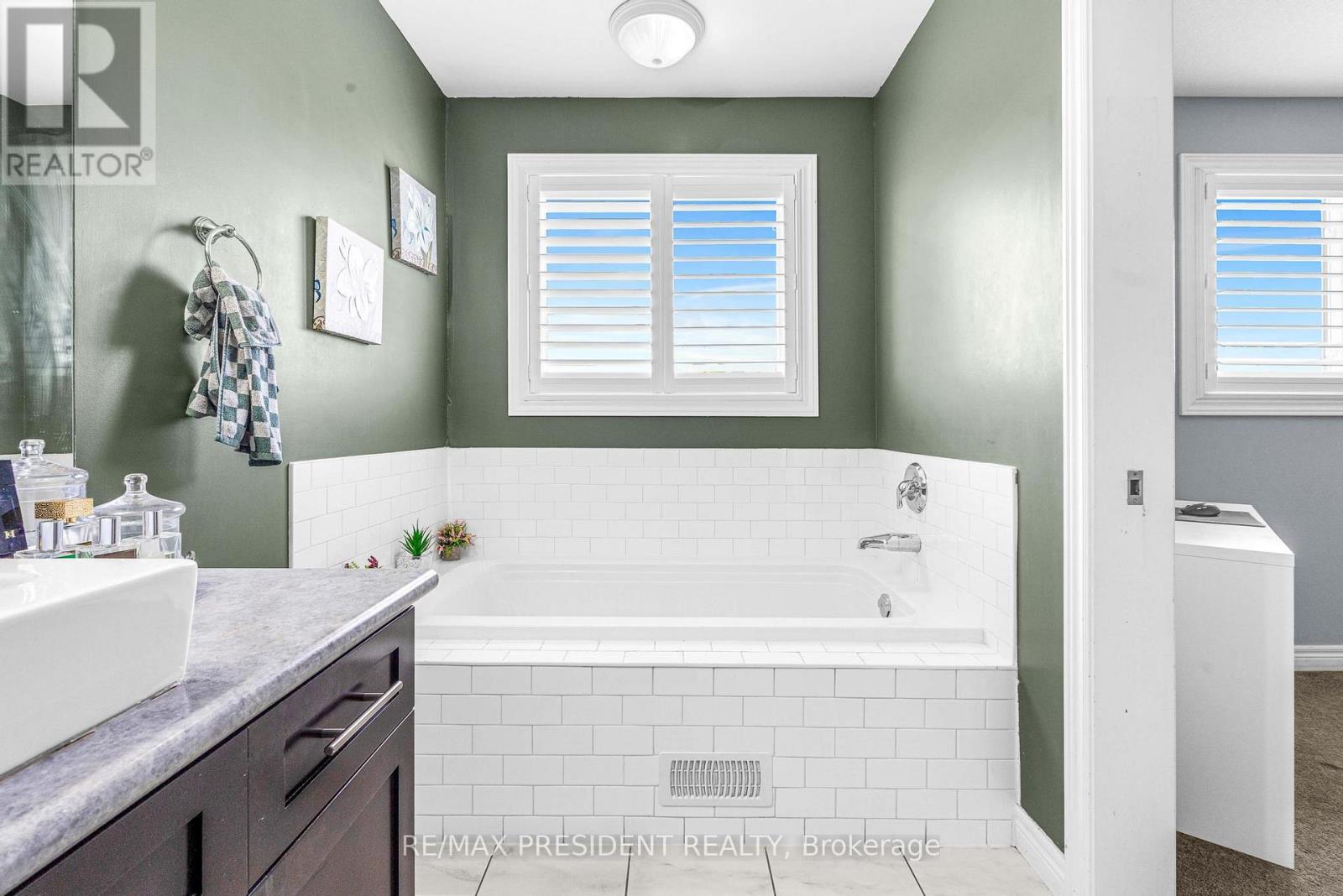 199 Tanglewood Drive, Hamilton, Ontario  L0R 1C0 - Photo 23 - X12538288