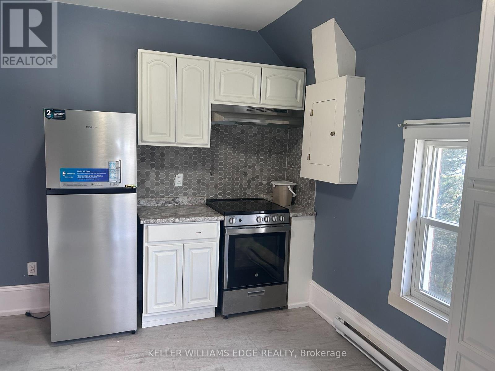 Upper - 202 Nelson Street, Brantford, Ontario  N3S 4C1 - Photo 10 - X12538426