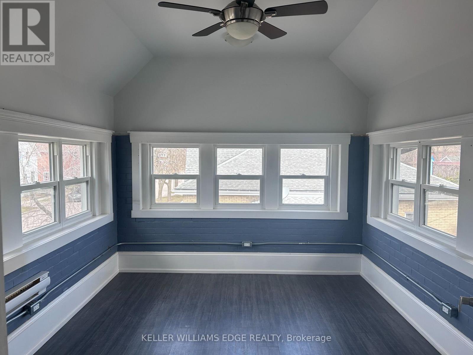 Upper - 202 Nelson Street, Brantford, Ontario  N3S 4C1 - Photo 11 - X12538426