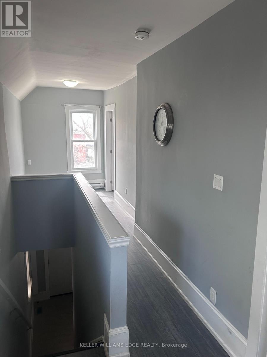 Upper - 202 Nelson Street, Brantford, Ontario  N3S 4C1 - Photo 2 - X12538426