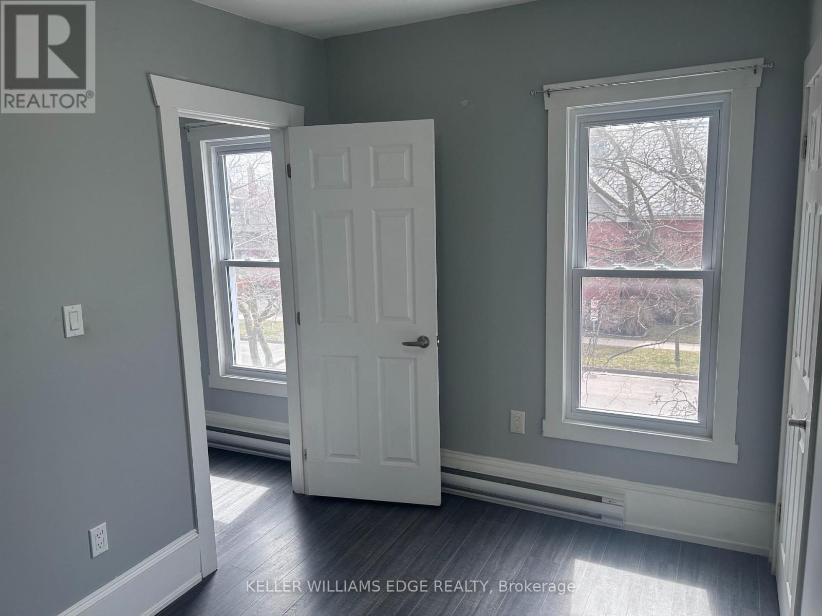 Upper - 202 Nelson Street, Brantford, Ontario  N3S 4C1 - Photo 3 - X12538426