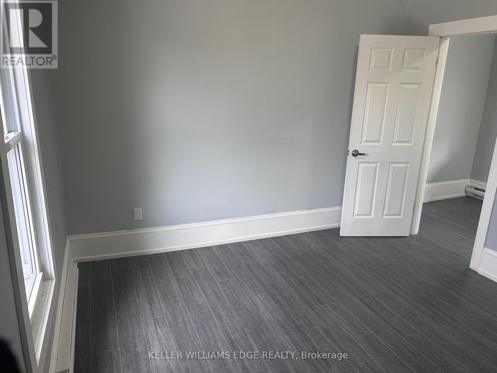 Upper - 202 Nelson Street, Brantford, Ontario  N3S 4C1 - Photo 5 - X12538426