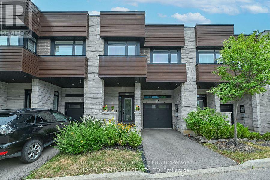 15 - 35 Midhurst Heights, Hamilton, Ontario  L8J 0K9 - Photo 2 - X12538442