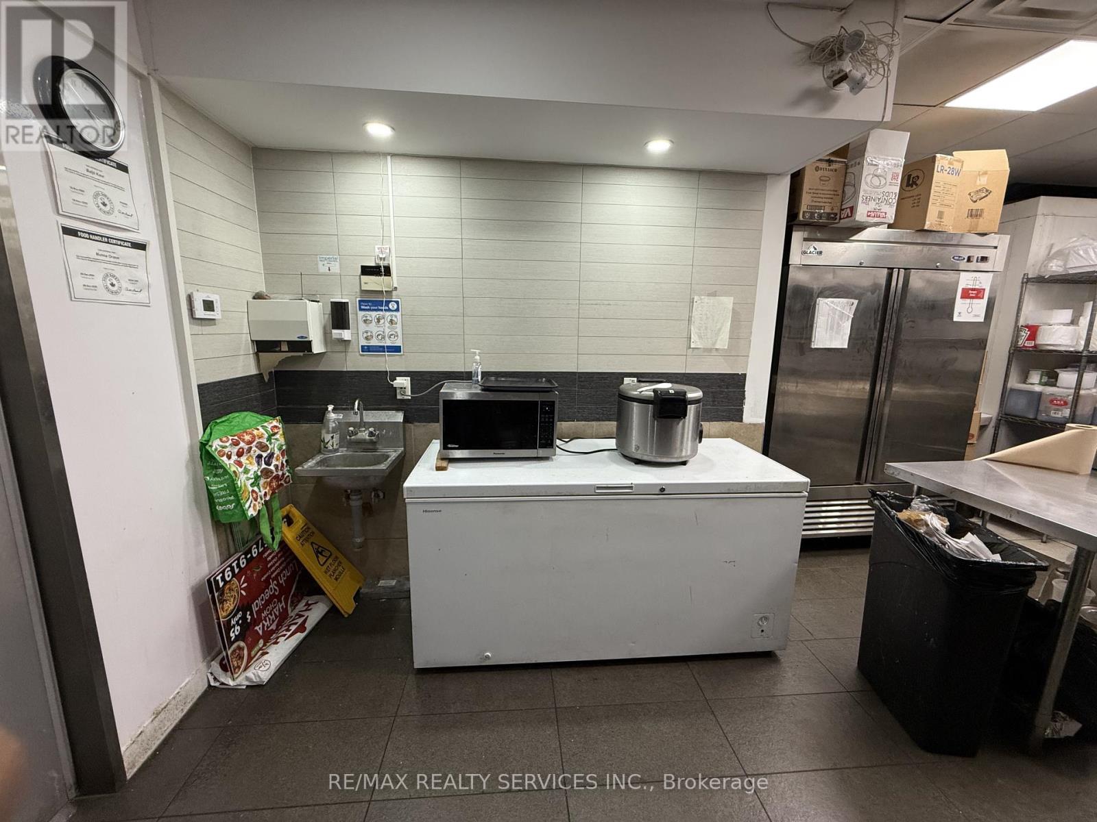 325 Max Becker Drive, Kitchener, Ontario  N2E 4H5 - Photo 30 - X12538452