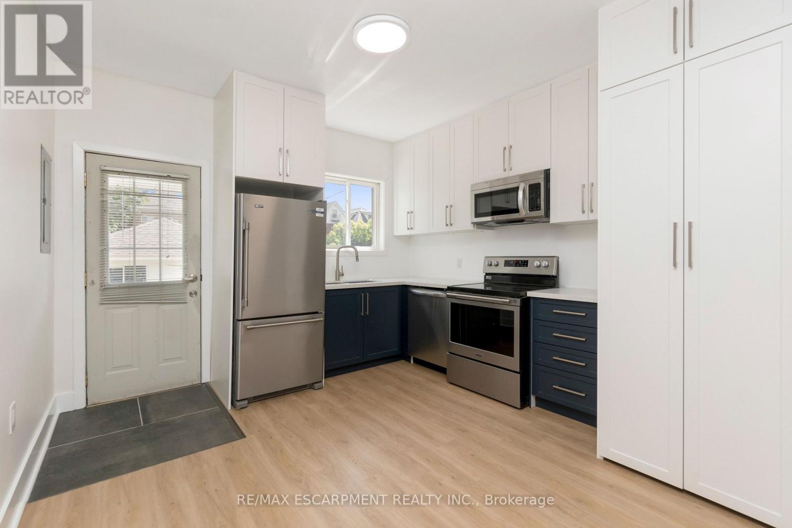 Upper - 48 Sherman Avenue N, Hamilton, Ontario  L8L 6L8 - Photo 10 - X12538506