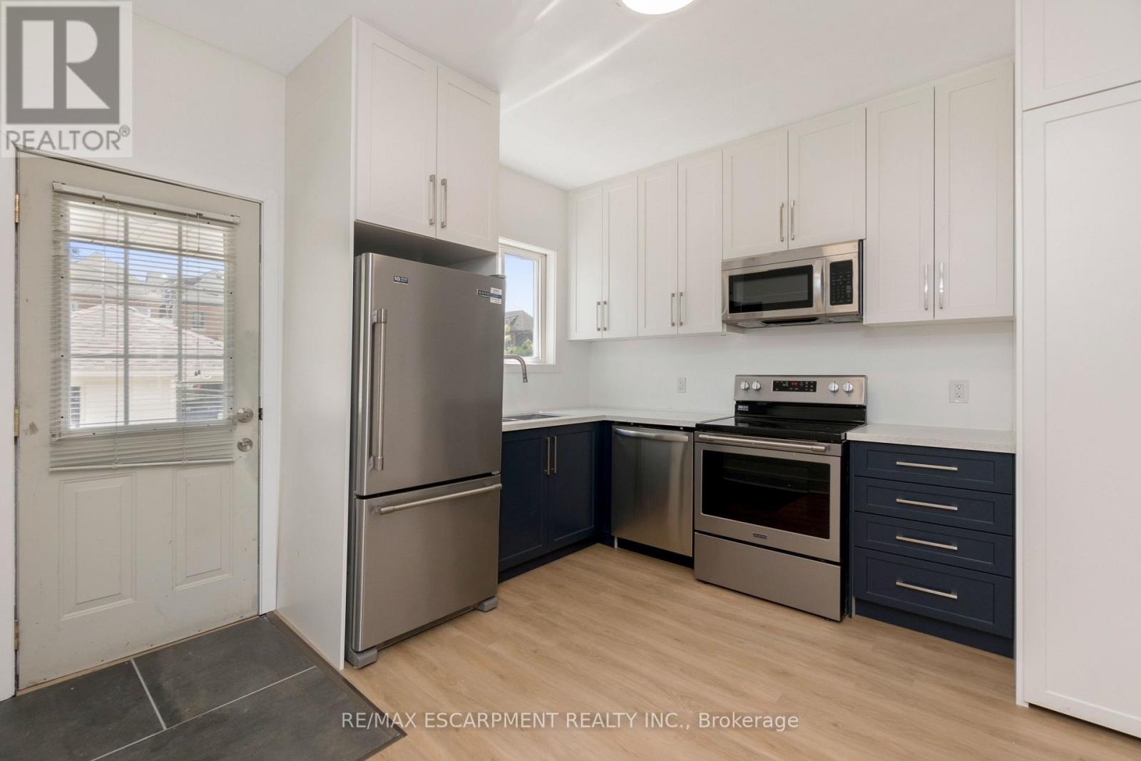 Upper - 48 Sherman Avenue N, Hamilton, Ontario  L8L 6L8 - Photo 12 - X12538506