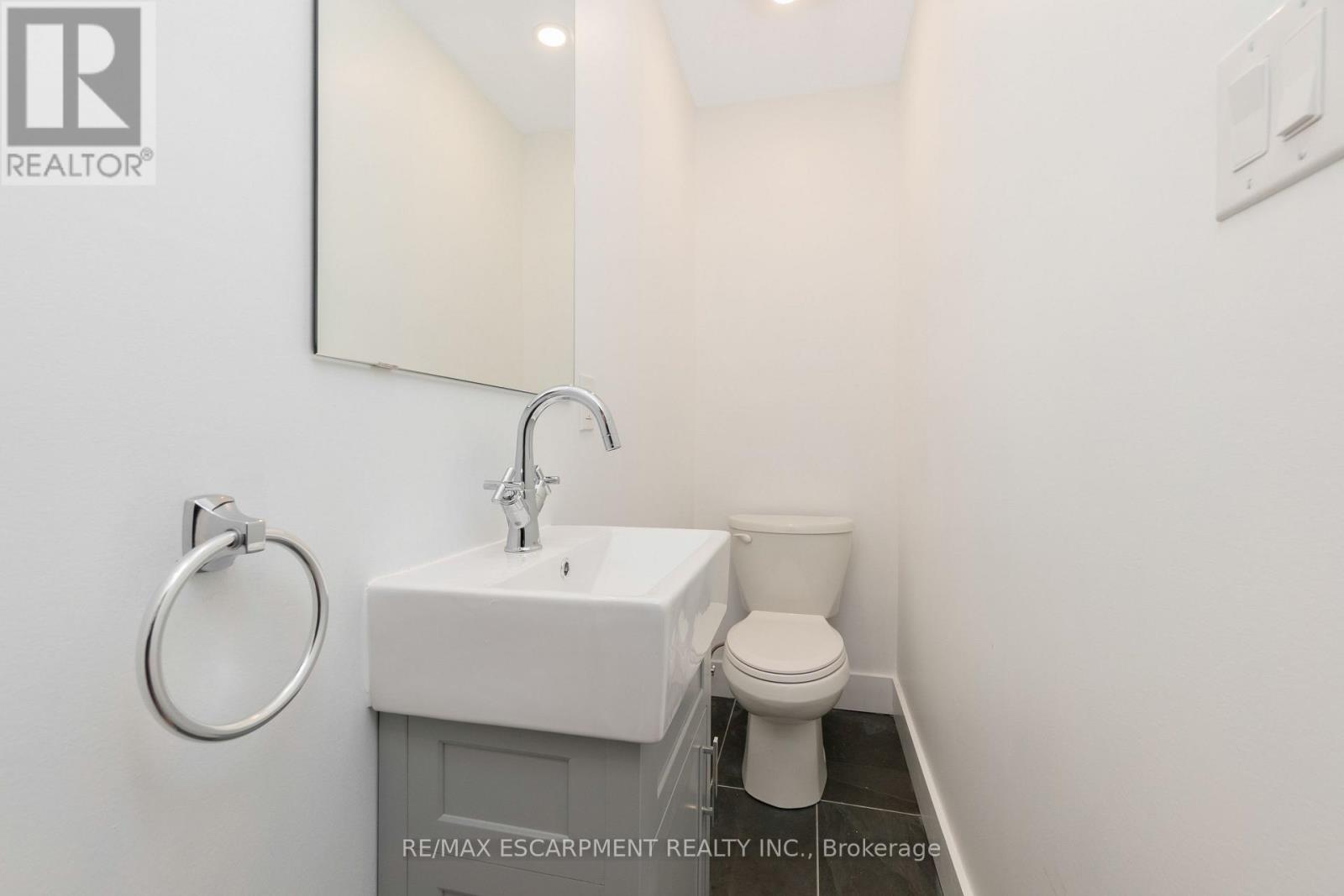 Upper - 48 Sherman Avenue N, Hamilton, Ontario  L8L 6L8 - Photo 15 - X12538506