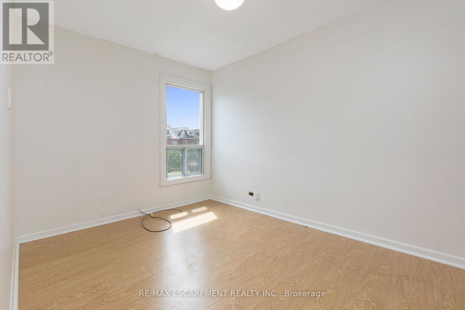 Upper - 48 Sherman Avenue N, Hamilton, Ontario  L8L 6L8 - Photo 16 - X12538506