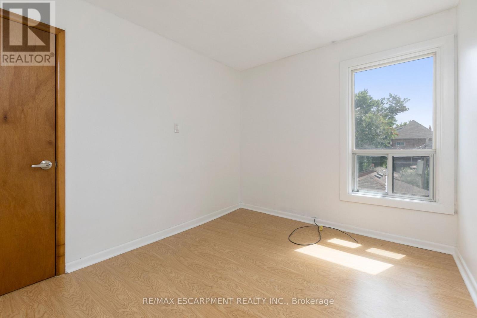 Upper - 48 Sherman Avenue N, Hamilton, Ontario  L8L 6L8 - Photo 17 - X12538506