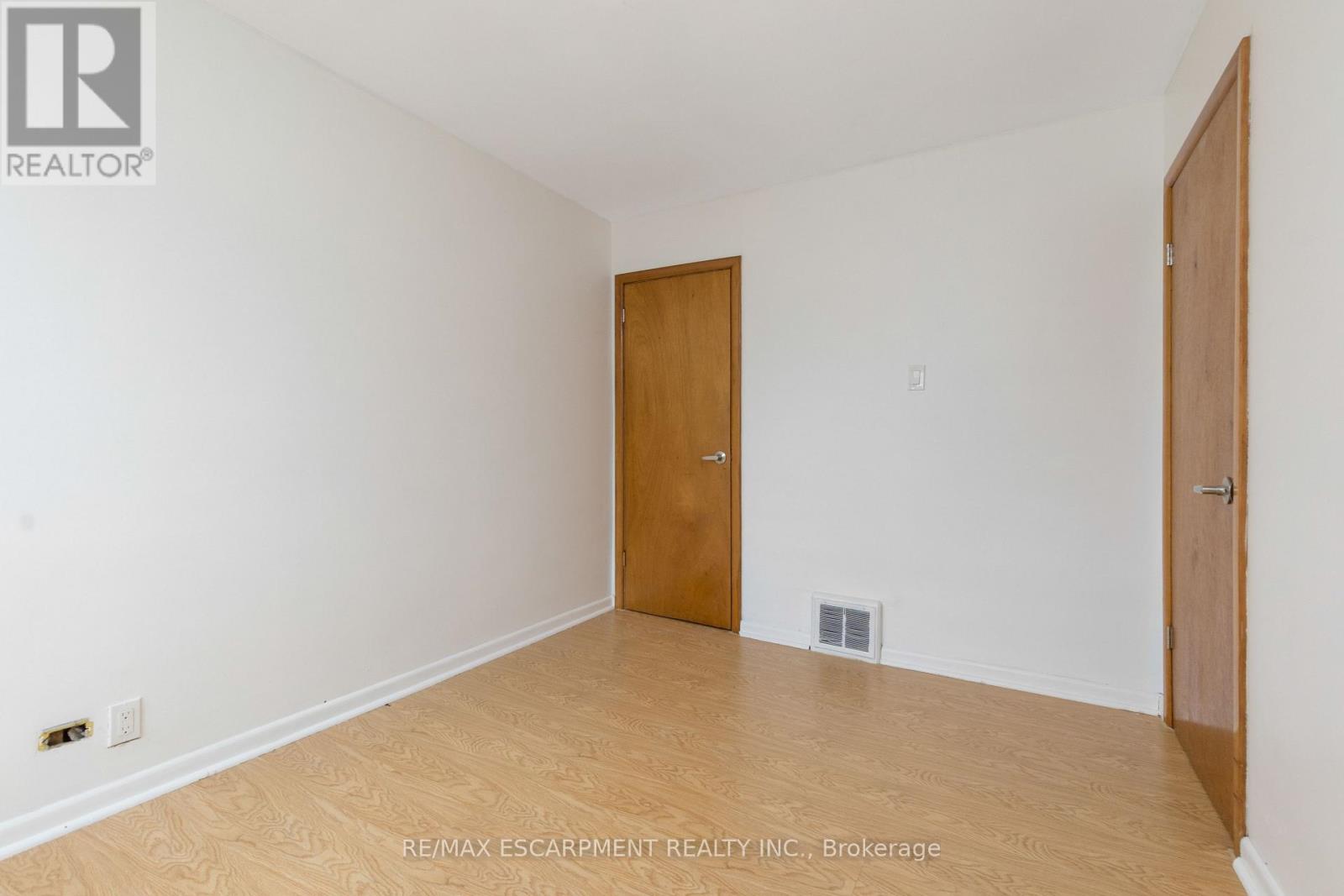 Upper - 48 Sherman Avenue N, Hamilton, Ontario  L8L 6L8 - Photo 18 - X12538506