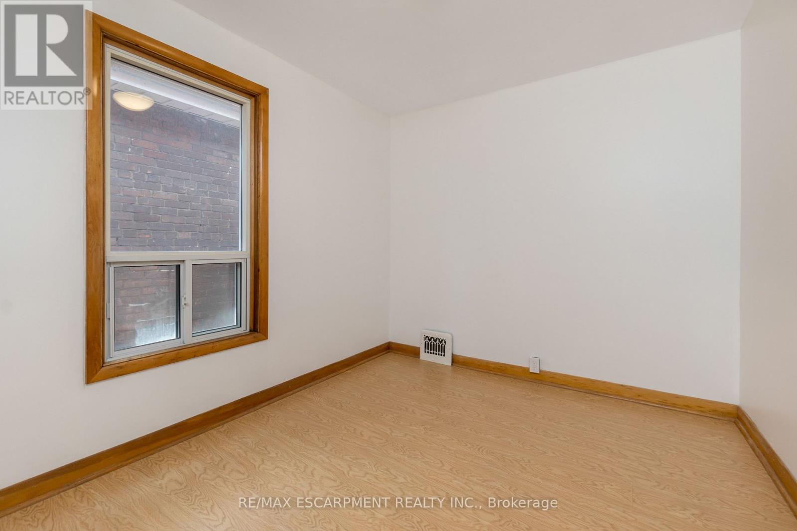 Upper - 48 Sherman Avenue N, Hamilton, Ontario  L8L 6L8 - Photo 20 - X12538506