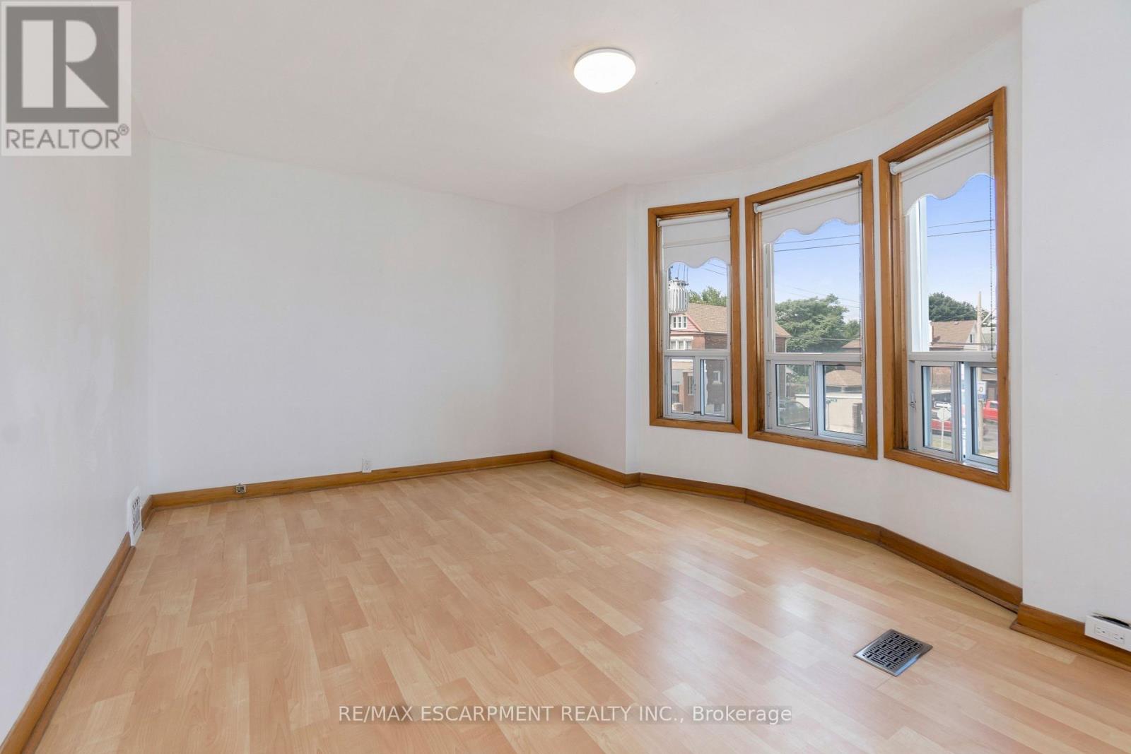 Upper - 48 Sherman Avenue N, Hamilton, Ontario  L8L 6L8 - Photo 22 - X12538506