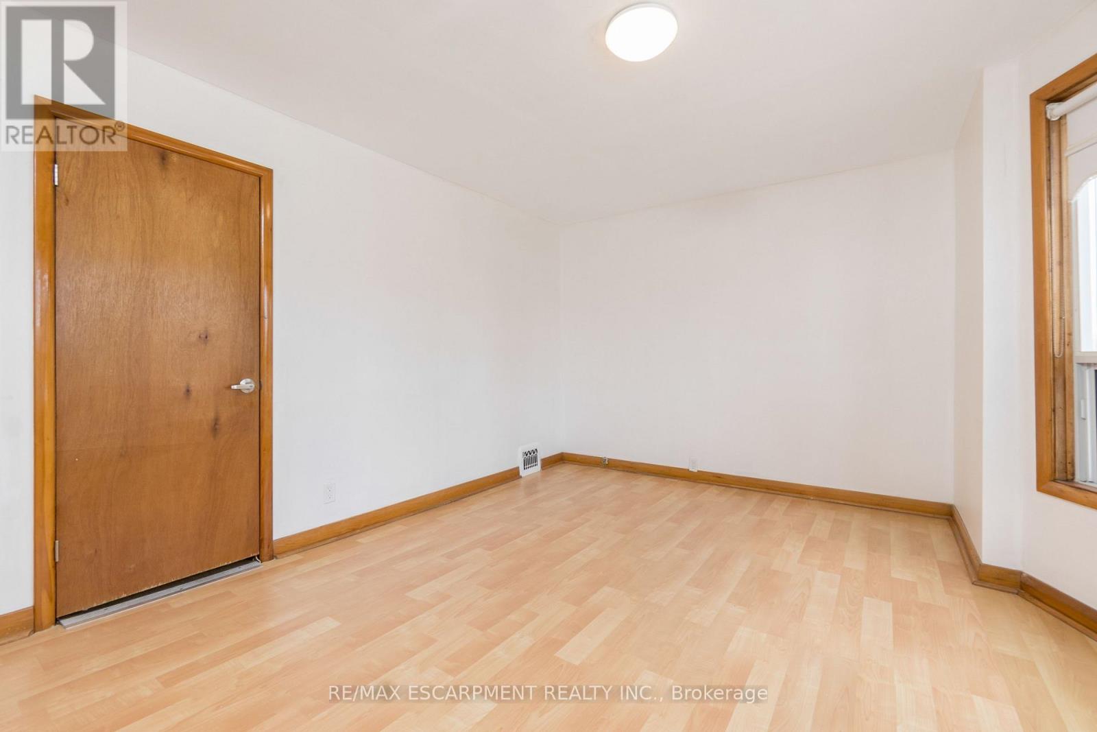 Upper - 48 Sherman Avenue N, Hamilton, Ontario  L8L 6L8 - Photo 23 - X12538506