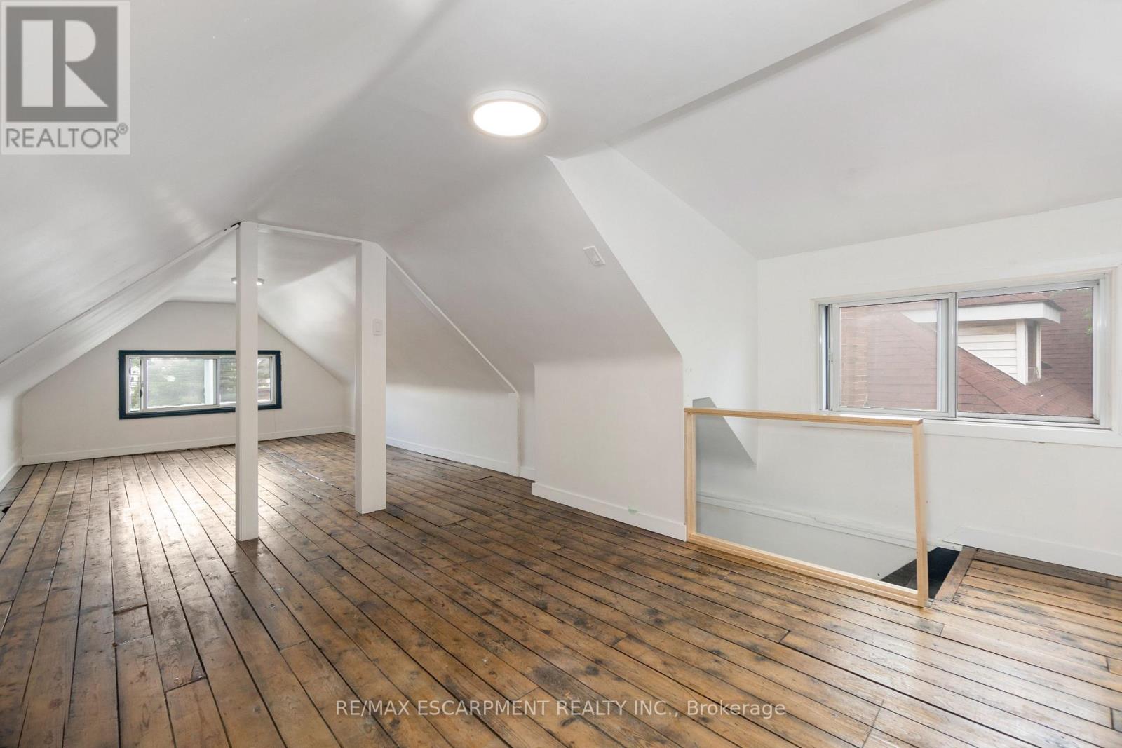 Upper - 48 Sherman Avenue N, Hamilton, Ontario  L8L 6L8 - Photo 25 - X12538506