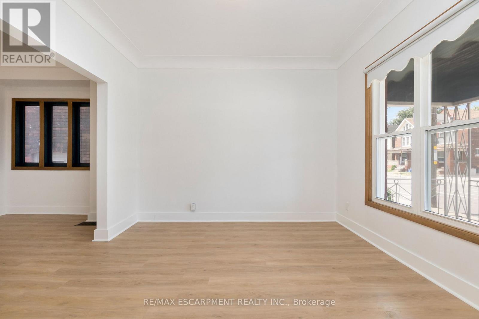 Upper - 48 Sherman Avenue N, Hamilton, Ontario  L8L 6L8 - Photo 5 - X12538506