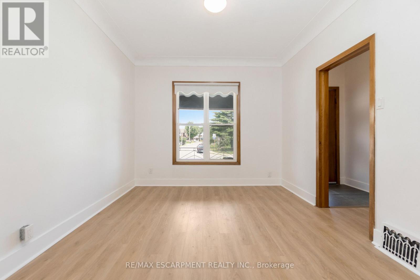 Upper - 48 Sherman Avenue N, Hamilton, Ontario  L8L 6L8 - Photo 6 - X12538506