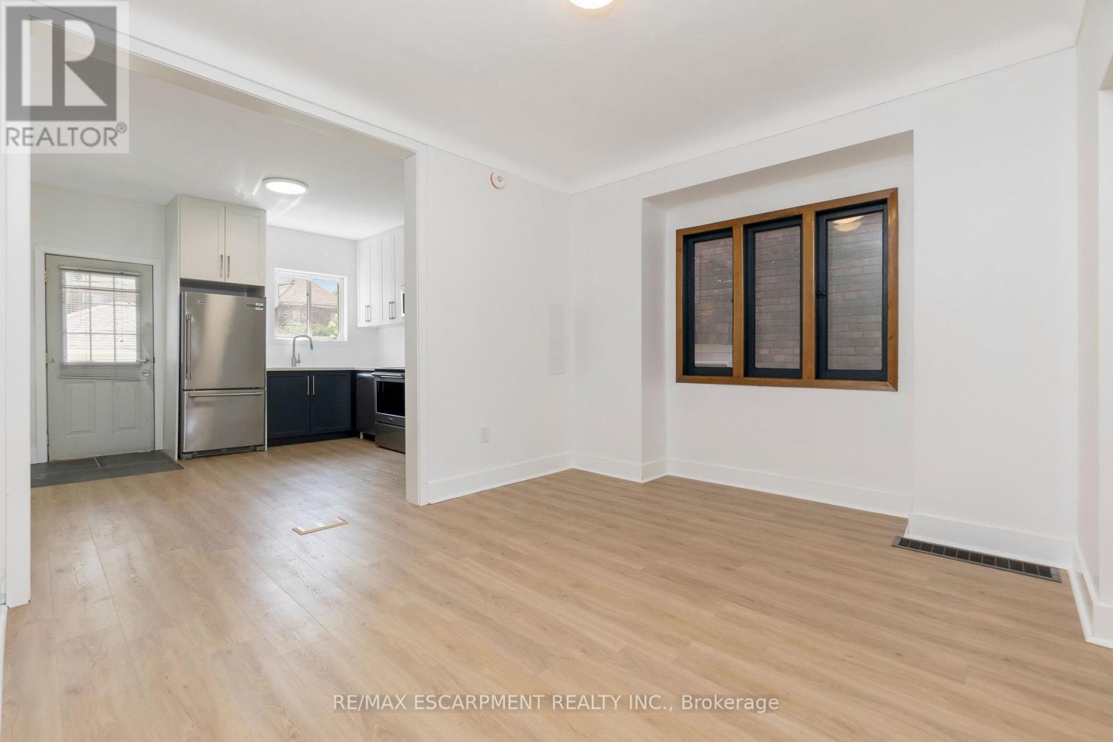 Upper - 48 Sherman Avenue N, Hamilton, Ontario  L8L 6L8 - Photo 7 - X12538506