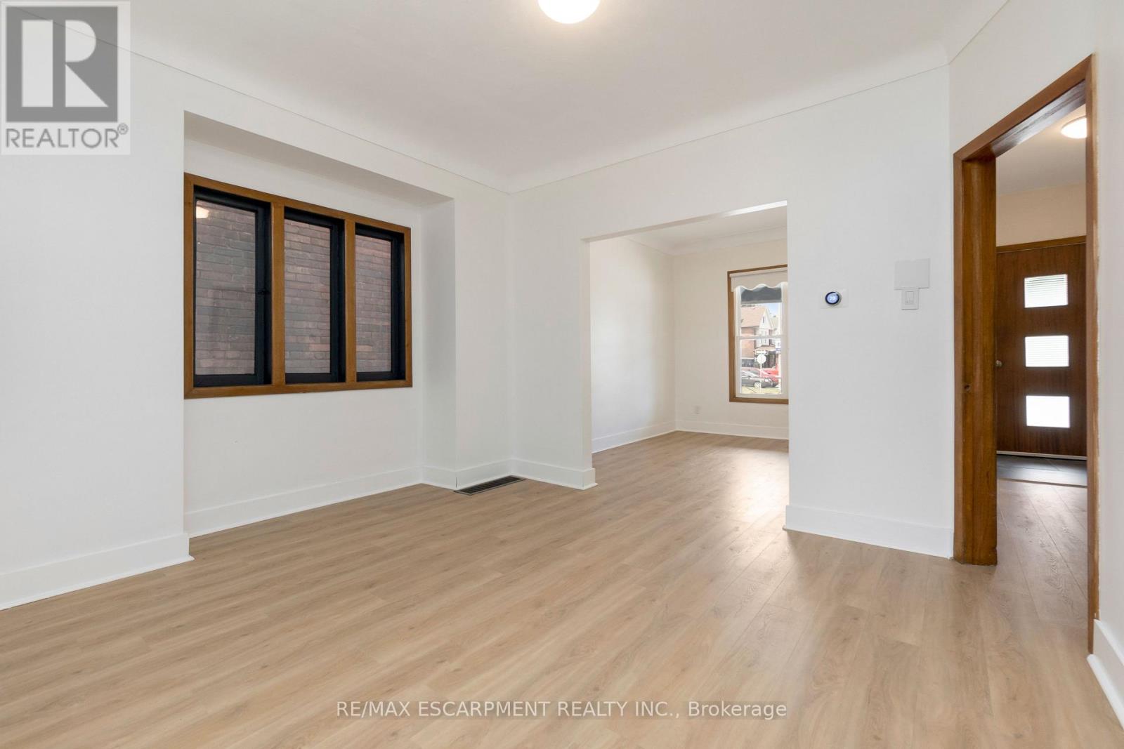 Upper - 48 Sherman Avenue N, Hamilton, Ontario  L8L 6L8 - Photo 8 - X12538506