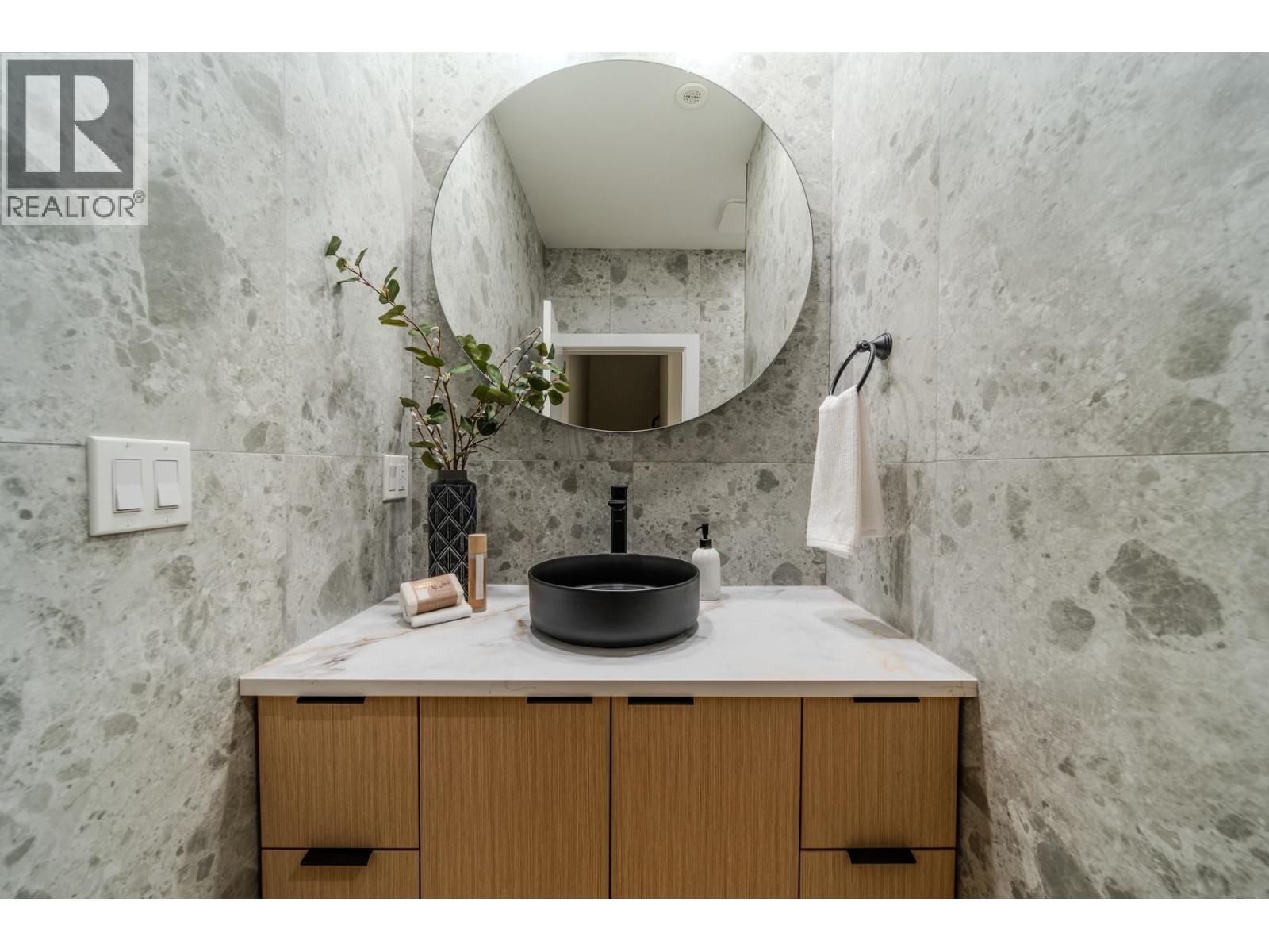 1 3576 E Pender Street, Vancouver, British Columbia  V5K 2E3 - Photo 17 - R3066525