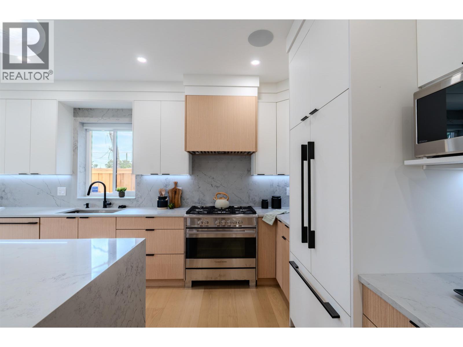 2 3576 E Pender Street, Vancouver, British Columbia  V5K 2E3 - Photo 12 - R3066526