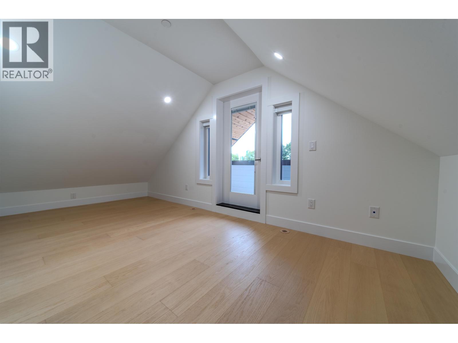 2 3576 E Pender Street, Vancouver, British Columbia  V5K 2E3 - Photo 31 - R3066526