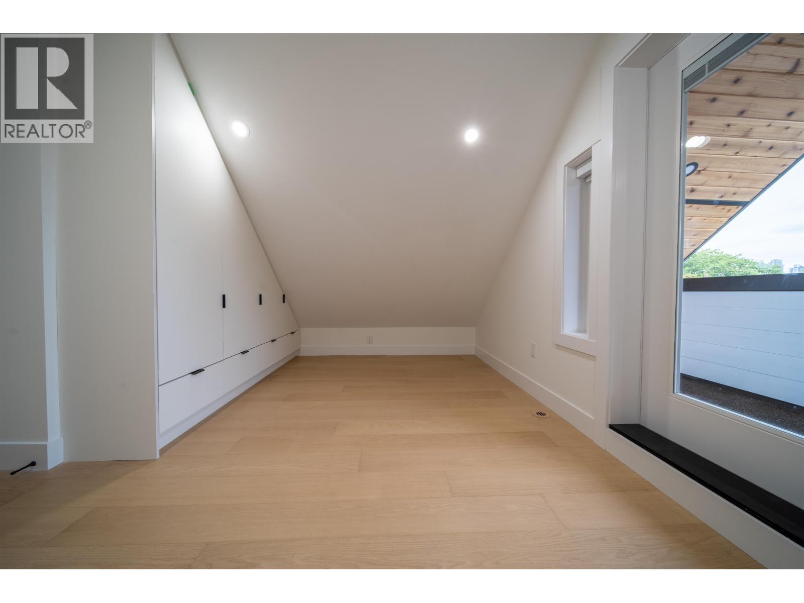 2 3576 E Pender Street, Vancouver, British Columbia  V5K 2E3 - Photo 32 - R3066526