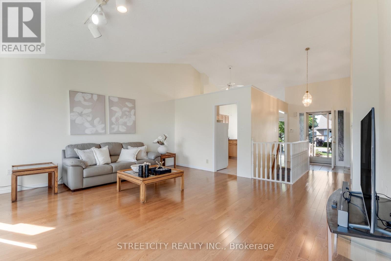 34 - 861 Shelborne Street, London South, Ontario N5Z 5C5 - Photo 4 - X12448297