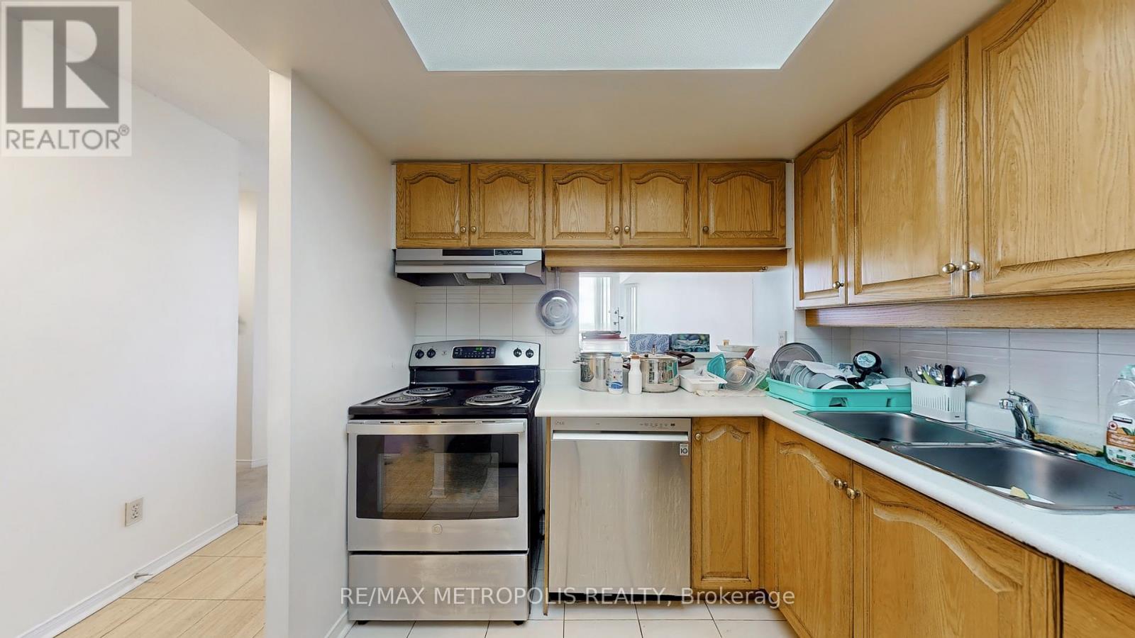 1703 - 75 King Street E, Mississauga, Ontario  L5A 4G5 - Photo 8 - W12453044