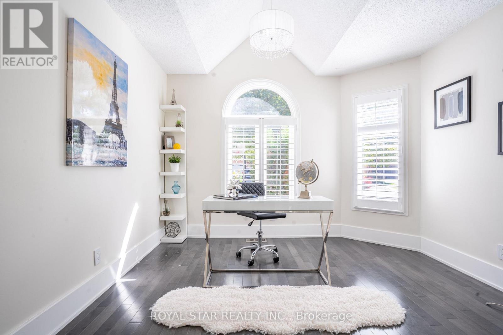 22 Livingston Drive, Caledon, Ontario  L7C 1A1 - Photo 9 - W12535918