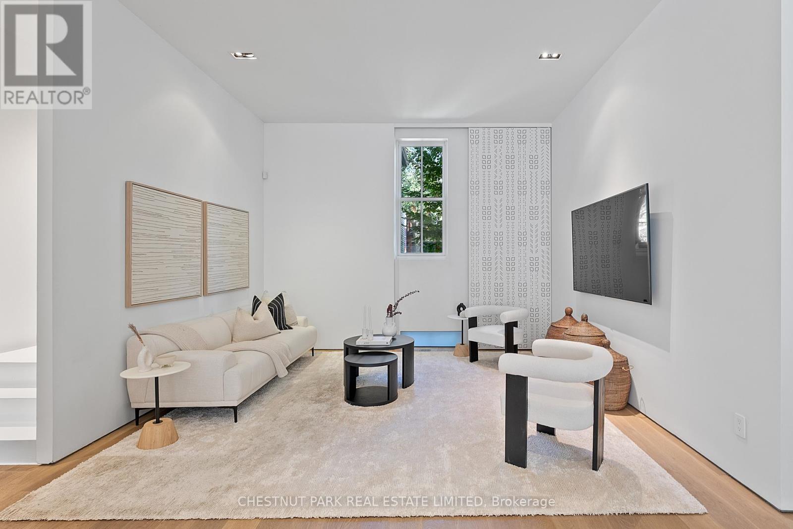 82 Robert Street, Toronto, Ontario  M5S 2K3 - Photo 2 - C12538600