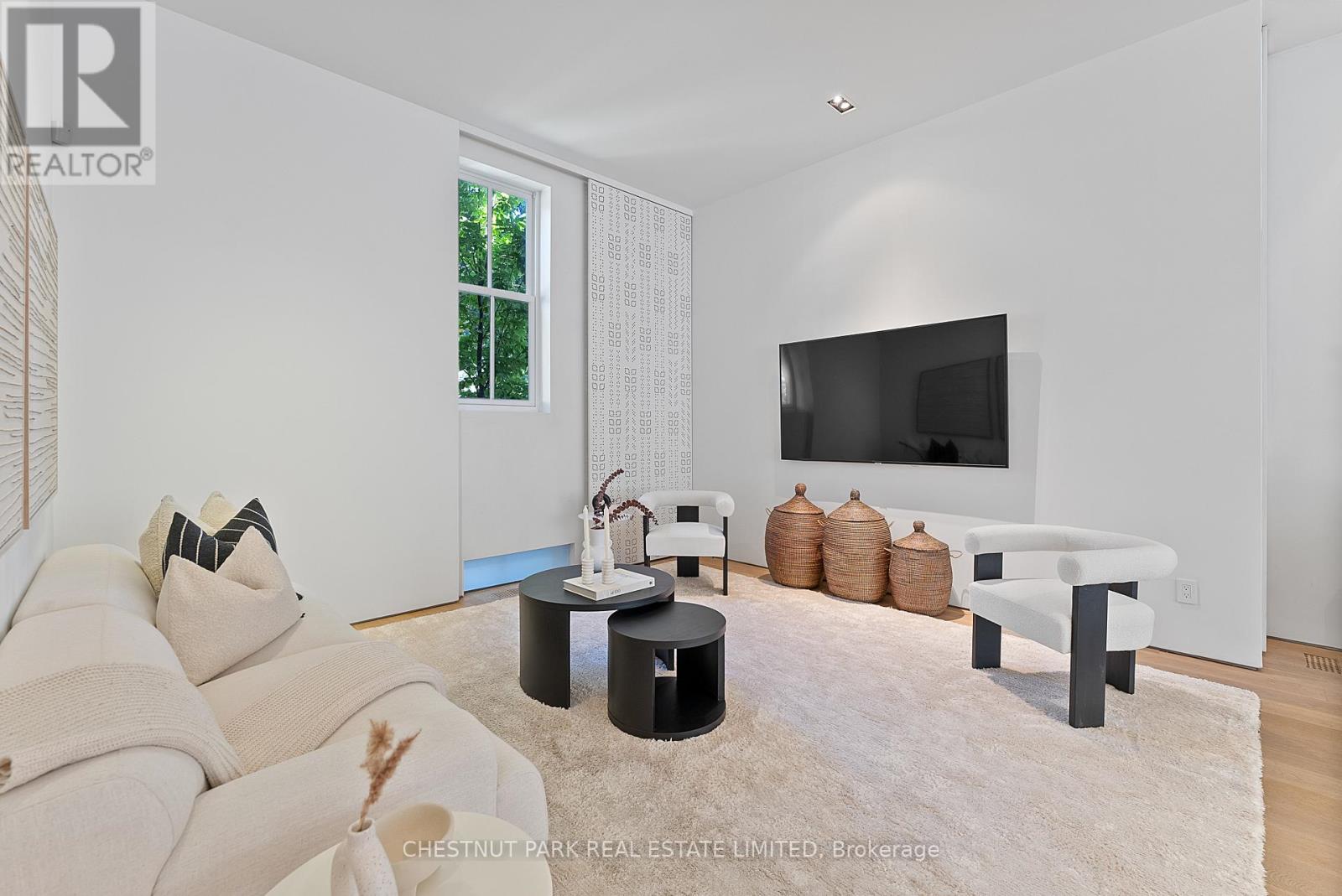 82 Robert Street, Toronto, Ontario  M5S 2K3 - Photo 3 - C12538600