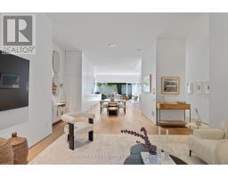 82 ROBERT STREET, Toronto, Ontario