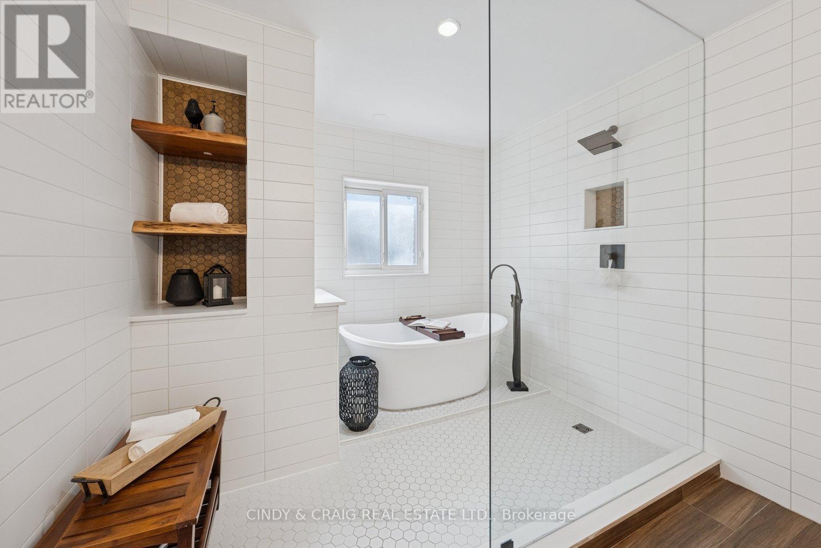 34 Heber Down Crescent, Whitby, Ontario  L1M 1A8 - Photo 10 - E12538578