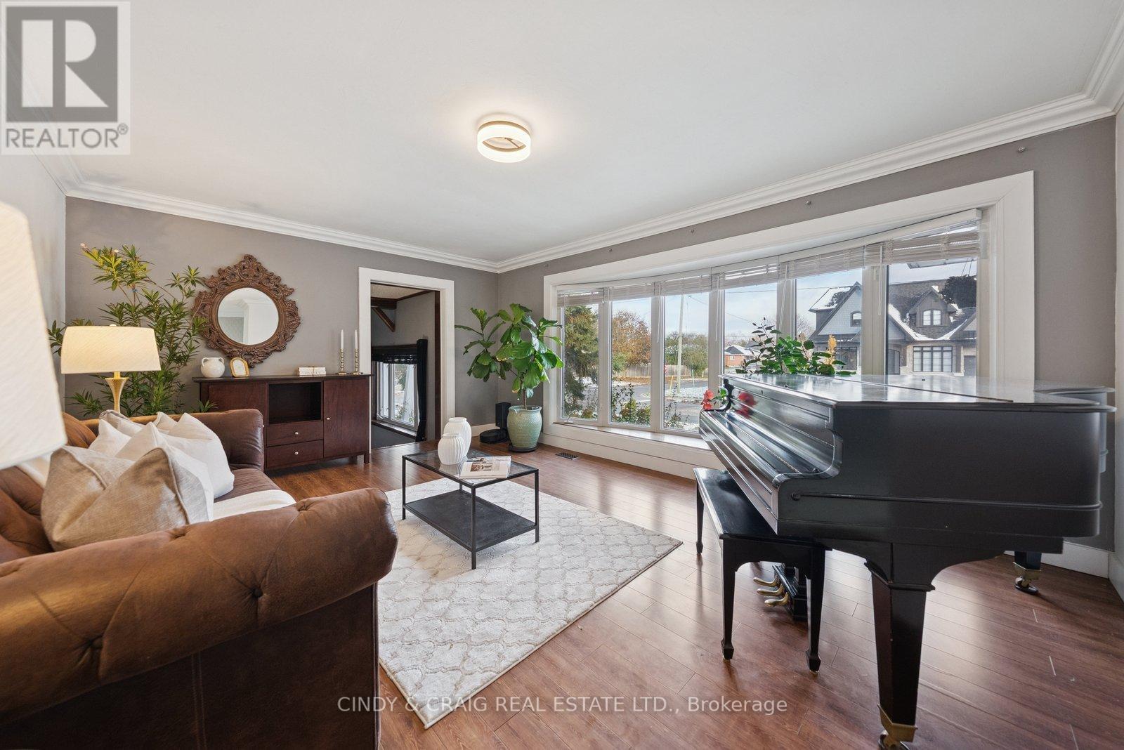 34 Heber Down Crescent, Whitby, Ontario  L1M 1A8 - Photo 3 - E12538578