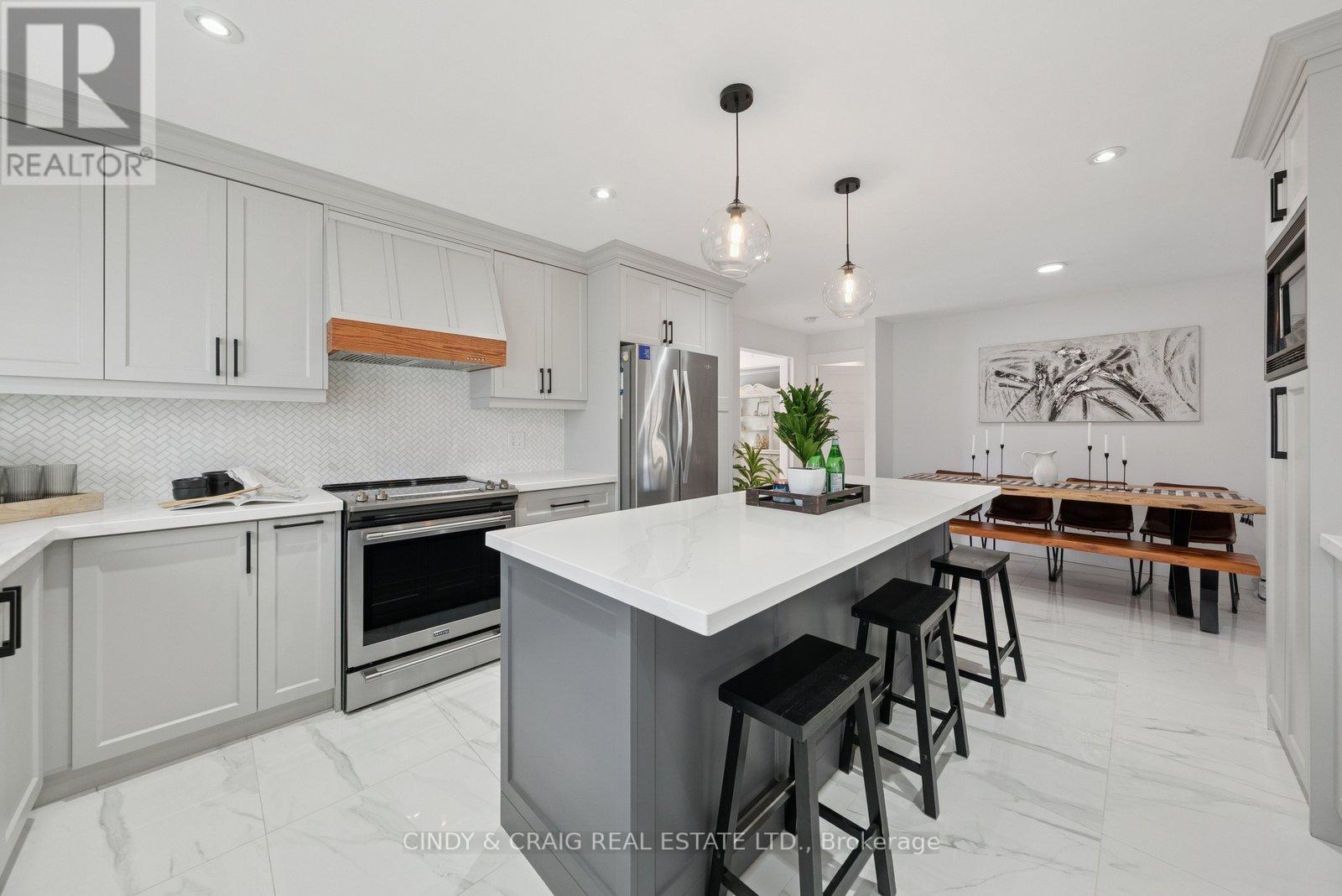 34 Heber Down Crescent, Whitby, Ontario  L1M 1A8 - Photo 5 - E12538578