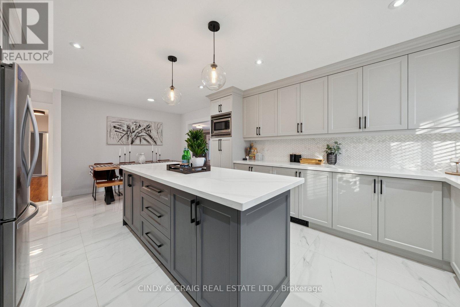 34 Heber Down Crescent, Whitby, Ontario  L1M 1A8 - Photo 6 - E12538578