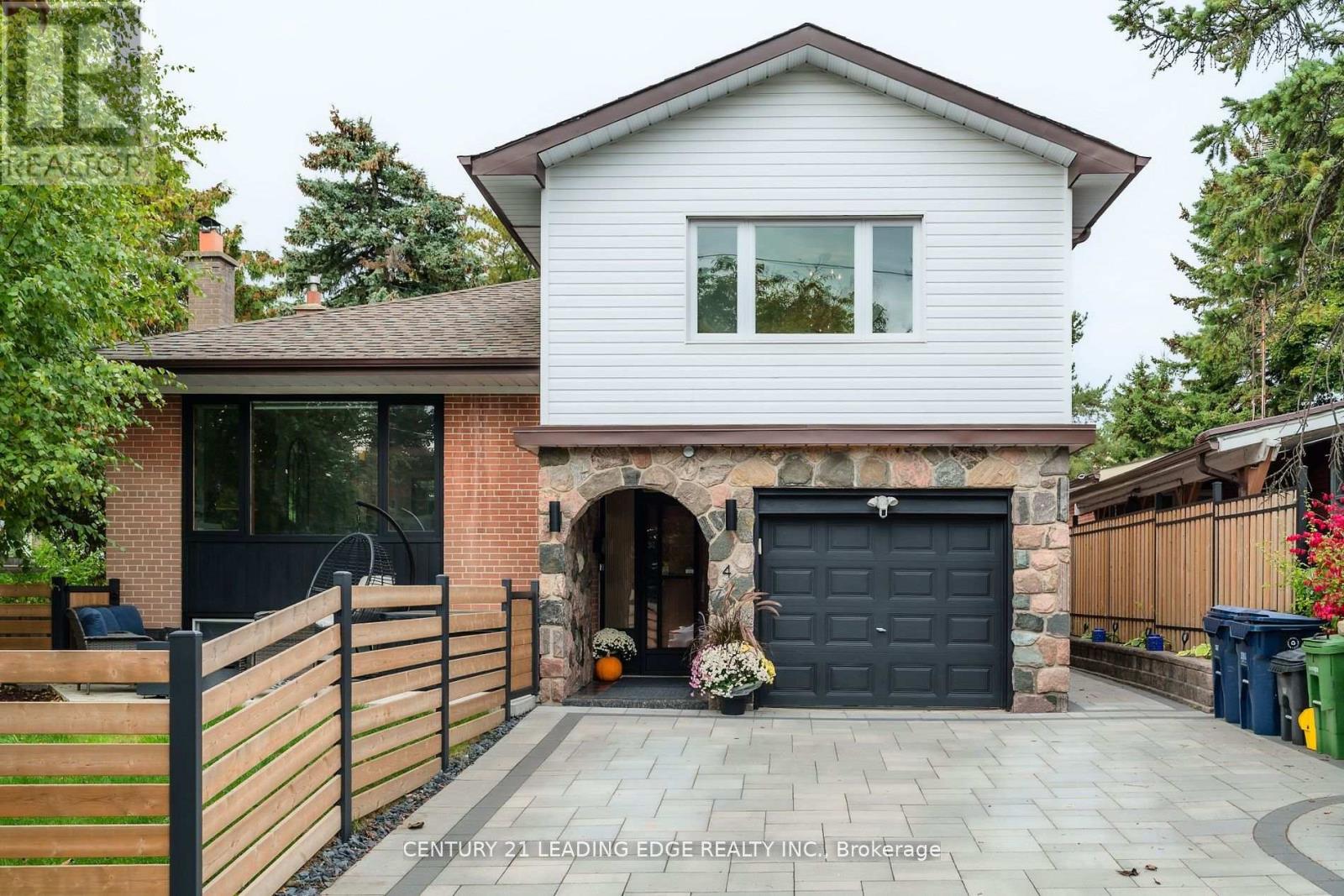 4 AVELINE CRESCENT, Toronto, Ontario