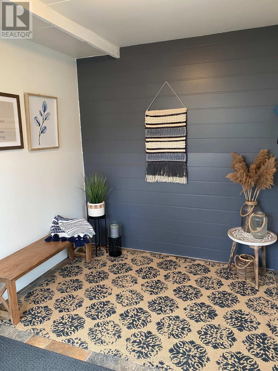 304 Elmview Gardens, Georgina, Ontario  L4P 1G1 - Photo 2 - N12538614