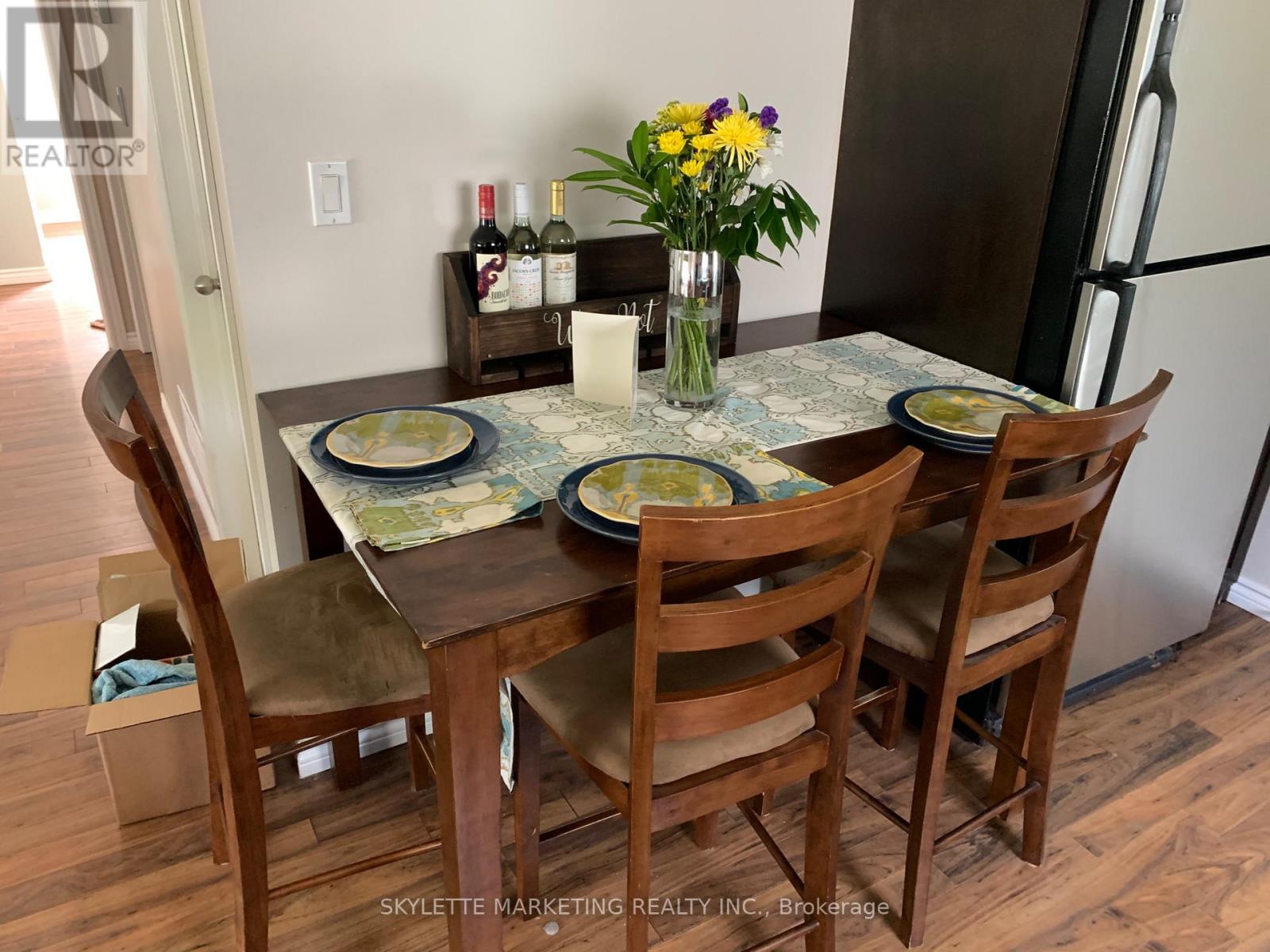 304 Elmview Gardens, Georgina, Ontario  L4P 1G1 - Photo 5 - N12538614