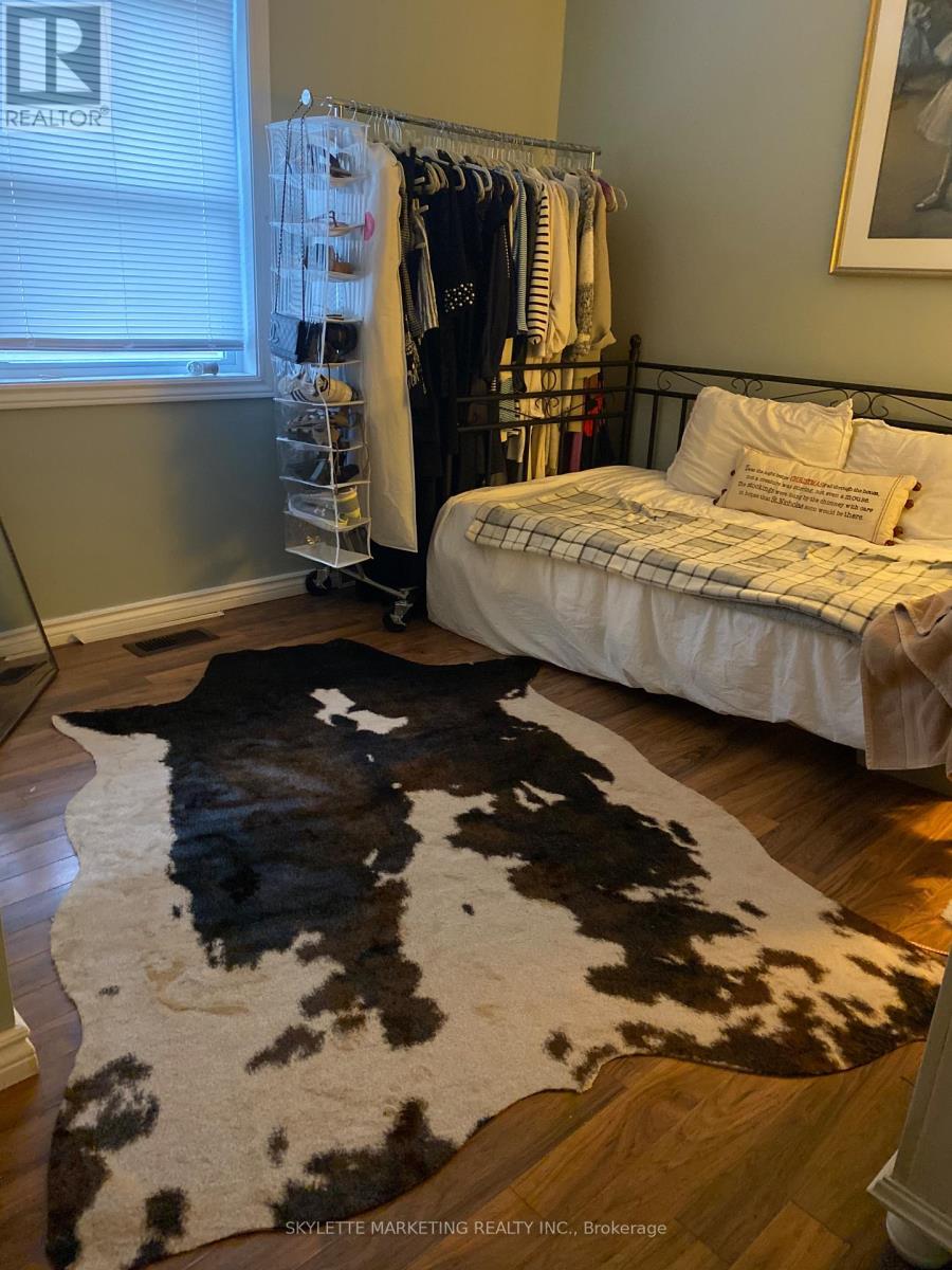 304 Elmview Gardens, Georgina, Ontario  L4P 1G1 - Photo 7 - N12538614